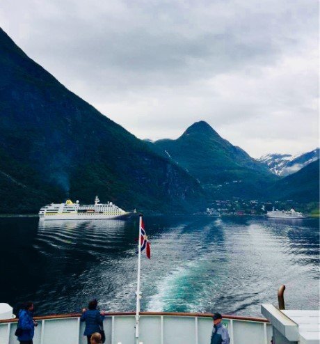 Vista do Fiorde de dentro do Ferry