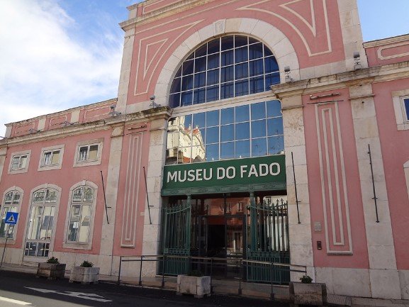 O Museu do Fado  foi inaugurado a 25 de Setembro de 1998 e fica no bairro Alfama Foto - lisboa.net