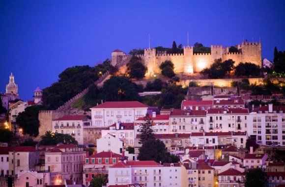 Vista do Castelo São Jorge à noite     Foto - lisboa.net